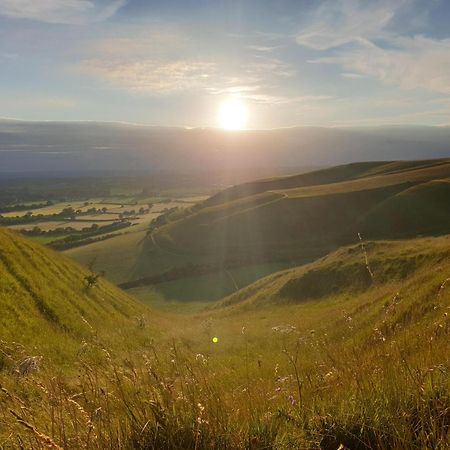 Moors Wood Relaxing ,Tranquil Retreat With Hot Tub Villa Chippenham  Luaran gambar