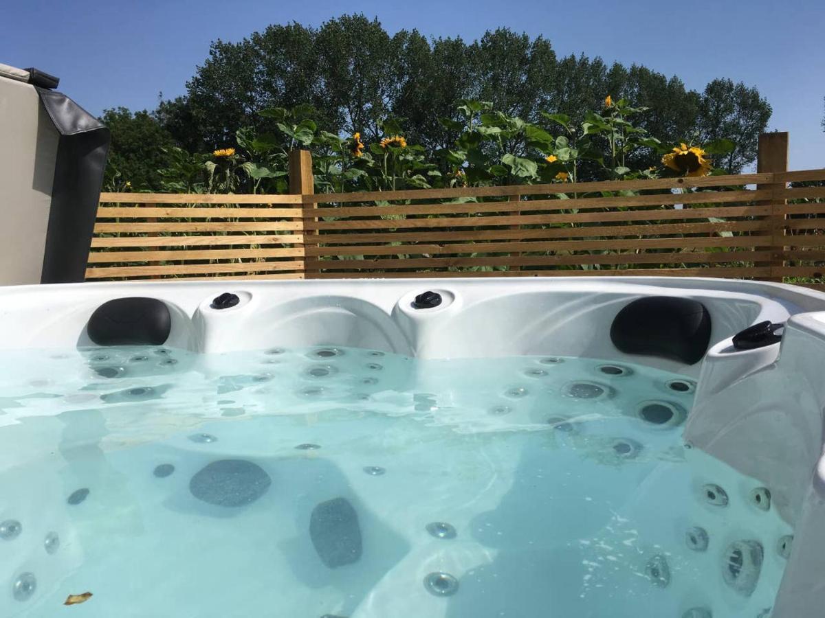 Moors Wood Relaxing ,Tranquil Retreat With Hot Tub Villa Chippenham  Luaran gambar