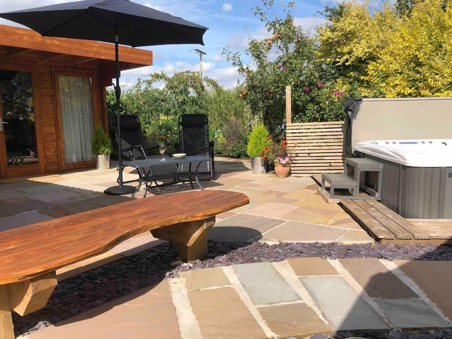 Moors Wood Relaxing ,Tranquil Retreat With Hot Tub Villa Chippenham  Luaran gambar