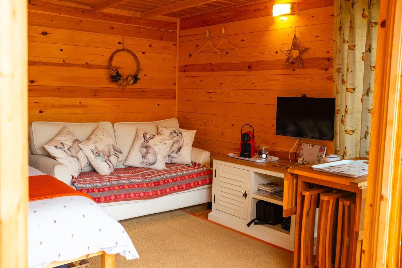 Moors Wood Relaxing ,Tranquil Retreat With Hot Tub Villa Chippenham  Luaran gambar
