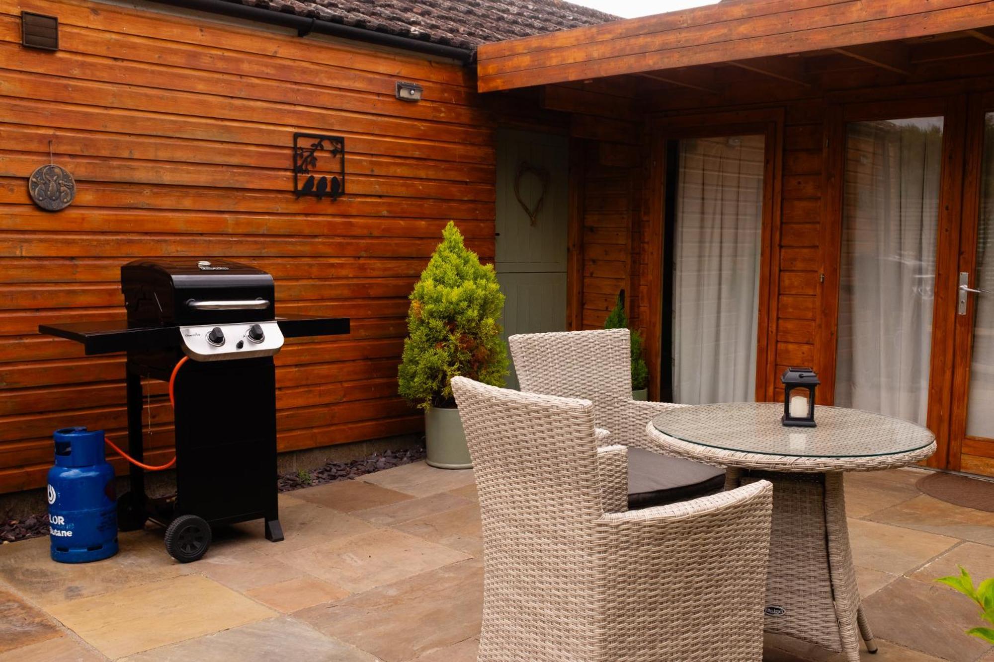 Moors Wood Relaxing ,Tranquil Retreat With Hot Tub Villa Chippenham  Luaran gambar