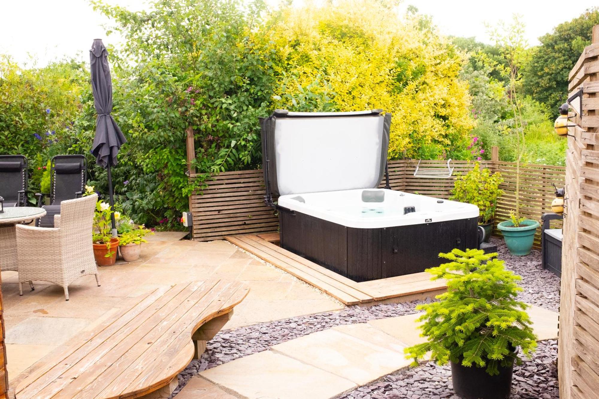 Moors Wood Relaxing ,Tranquil Retreat With Hot Tub Villa Chippenham  Luaran gambar