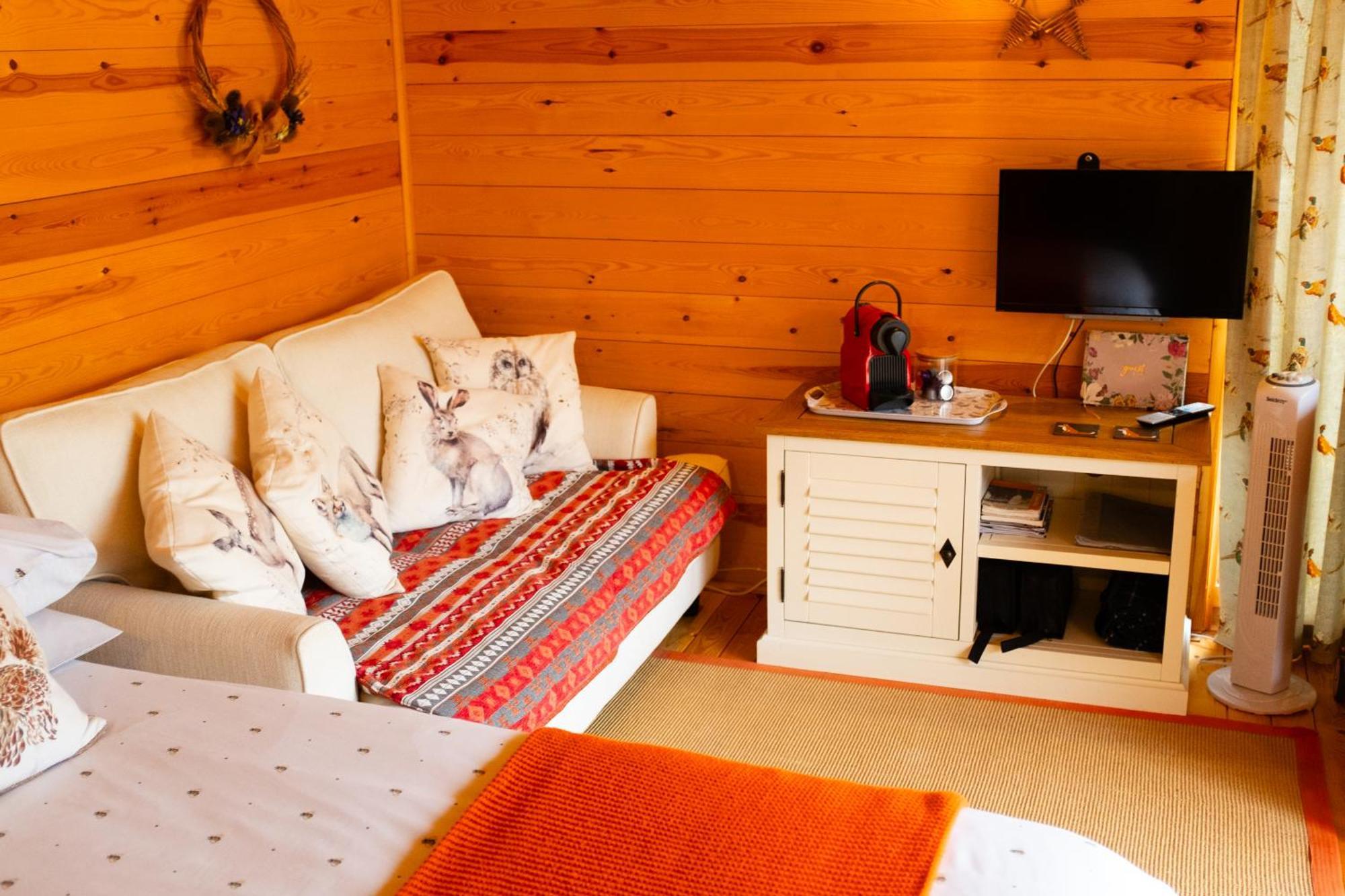 Moors Wood Relaxing ,Tranquil Retreat With Hot Tub Villa Chippenham  Luaran gambar