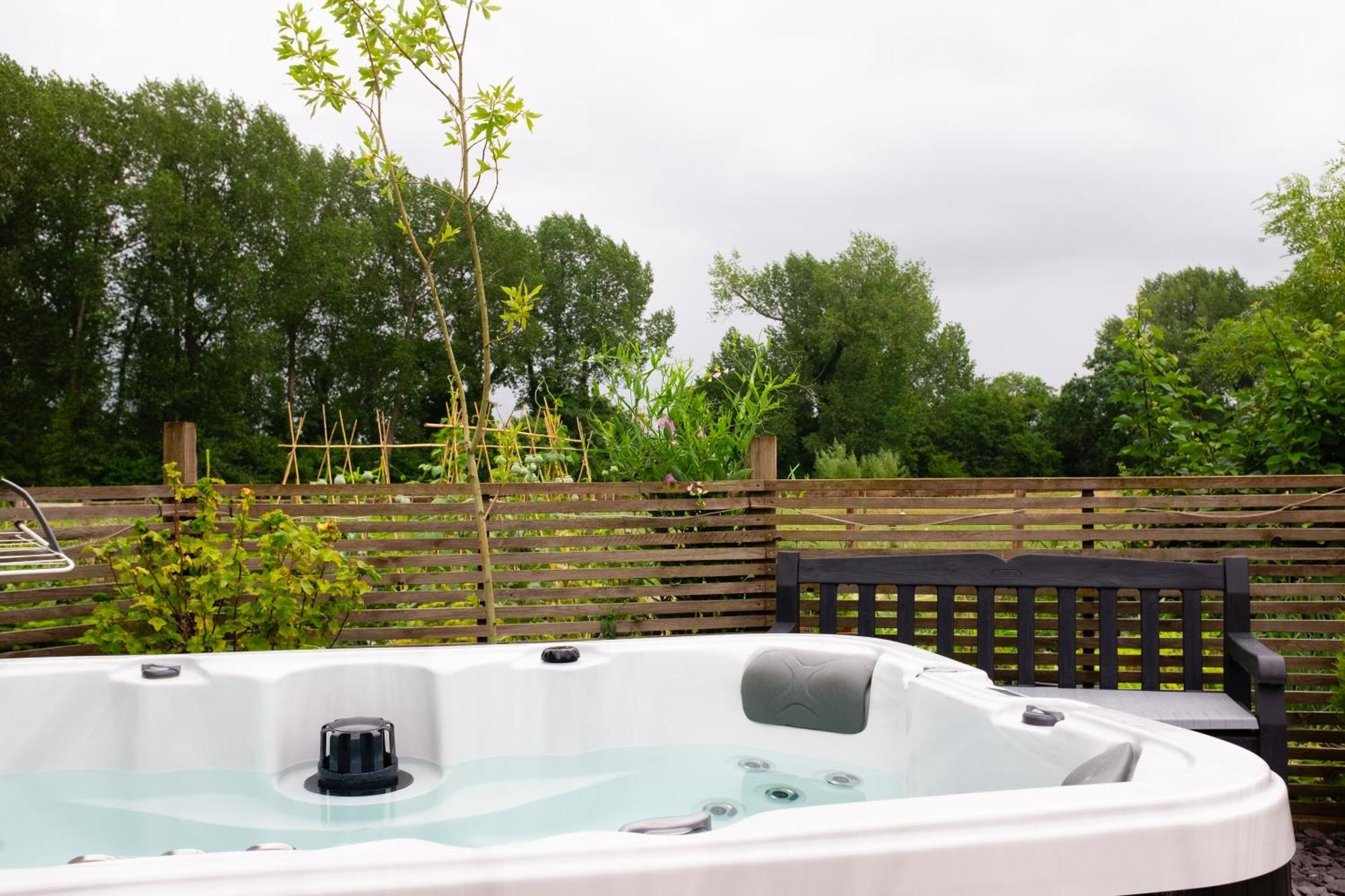 Moors Wood Relaxing ,Tranquil Retreat With Hot Tub Villa Chippenham  Luaran gambar